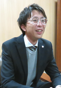 山田 太郎 氏 