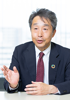 安藤 和雄 氏