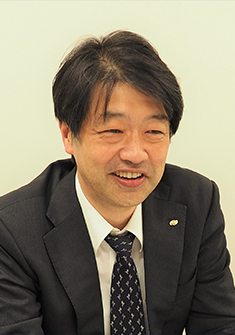 山田 太郎 氏 