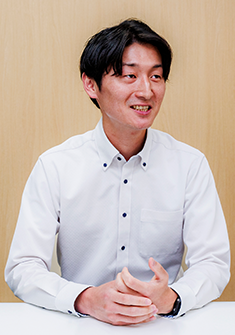 吉武 翔 氏