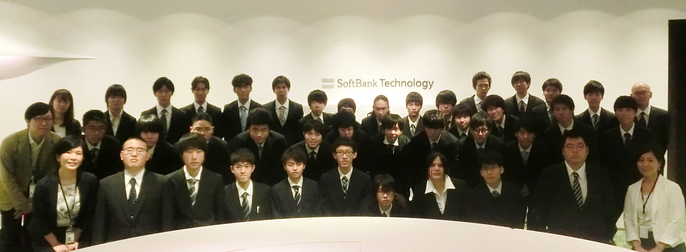 沼津情報・ビジネス専門学校の学生 集合写真