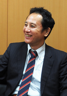 相原 彰雄 氏