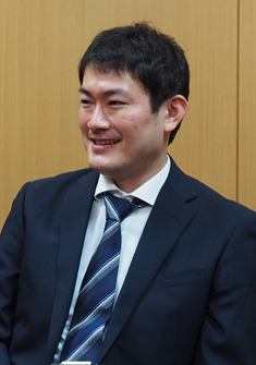 石山 孝太 氏